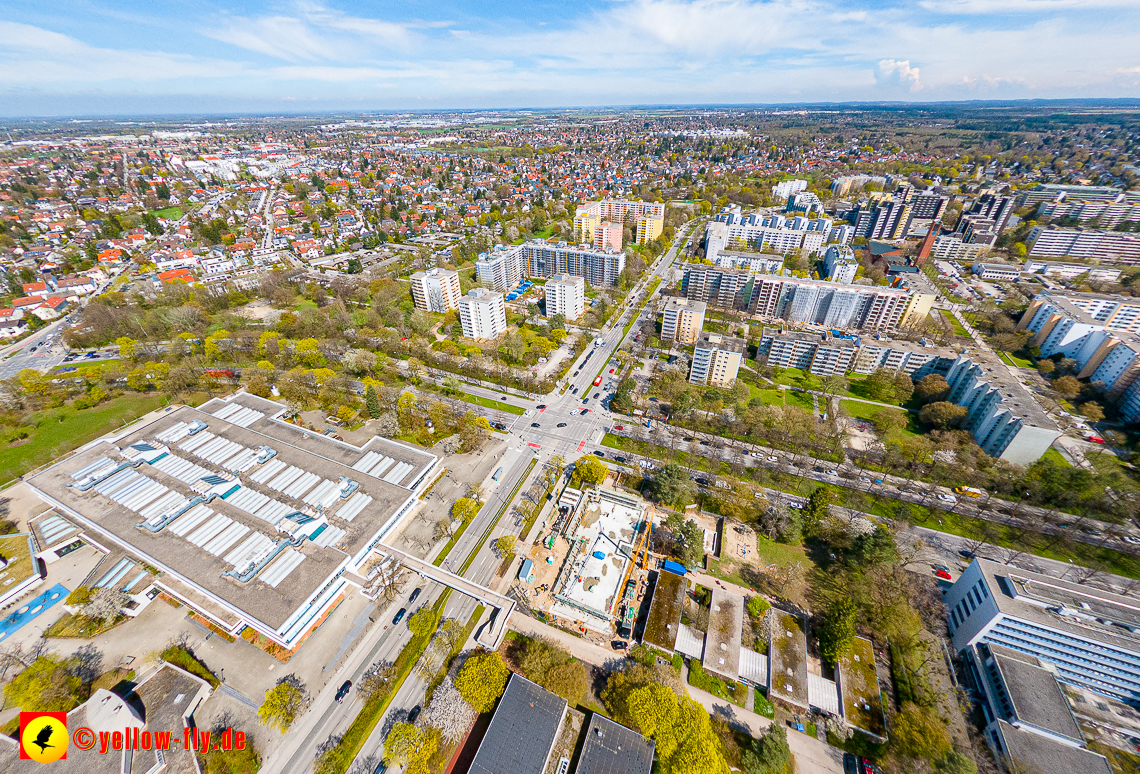 21.04.2023 - Baustelle Fassadensanierung am Karl-Marx-Ring 11-21 in Neuperlach